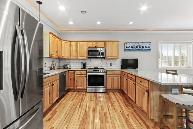 $629,900 | 163 Fontana Avenue, Fontana, WI 53125