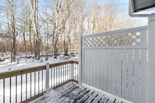 $330,000 | 25 Hampton Road, Unit B1, Exeter, NH 03833