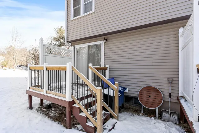 $330,000 | 25 Hampton Road, Unit B1, Exeter, NH 03833