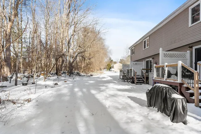 $330,000 | 25 Hampton Road, Unit B1, Exeter, NH 03833