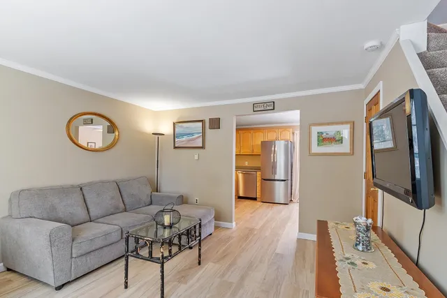 $330,000 | 25 Hampton Road, Unit B1, Exeter, NH 03833