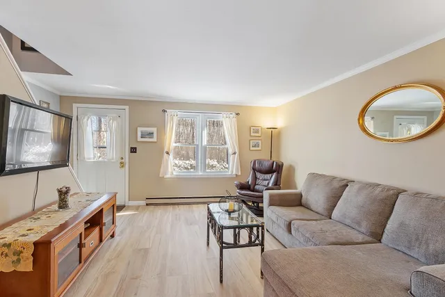 $330,000 | 25 Hampton Road, Unit B1, Exeter, NH 03833