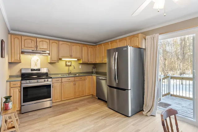 $330,000 | 25 Hampton Road, Unit B1, Exeter, NH 03833