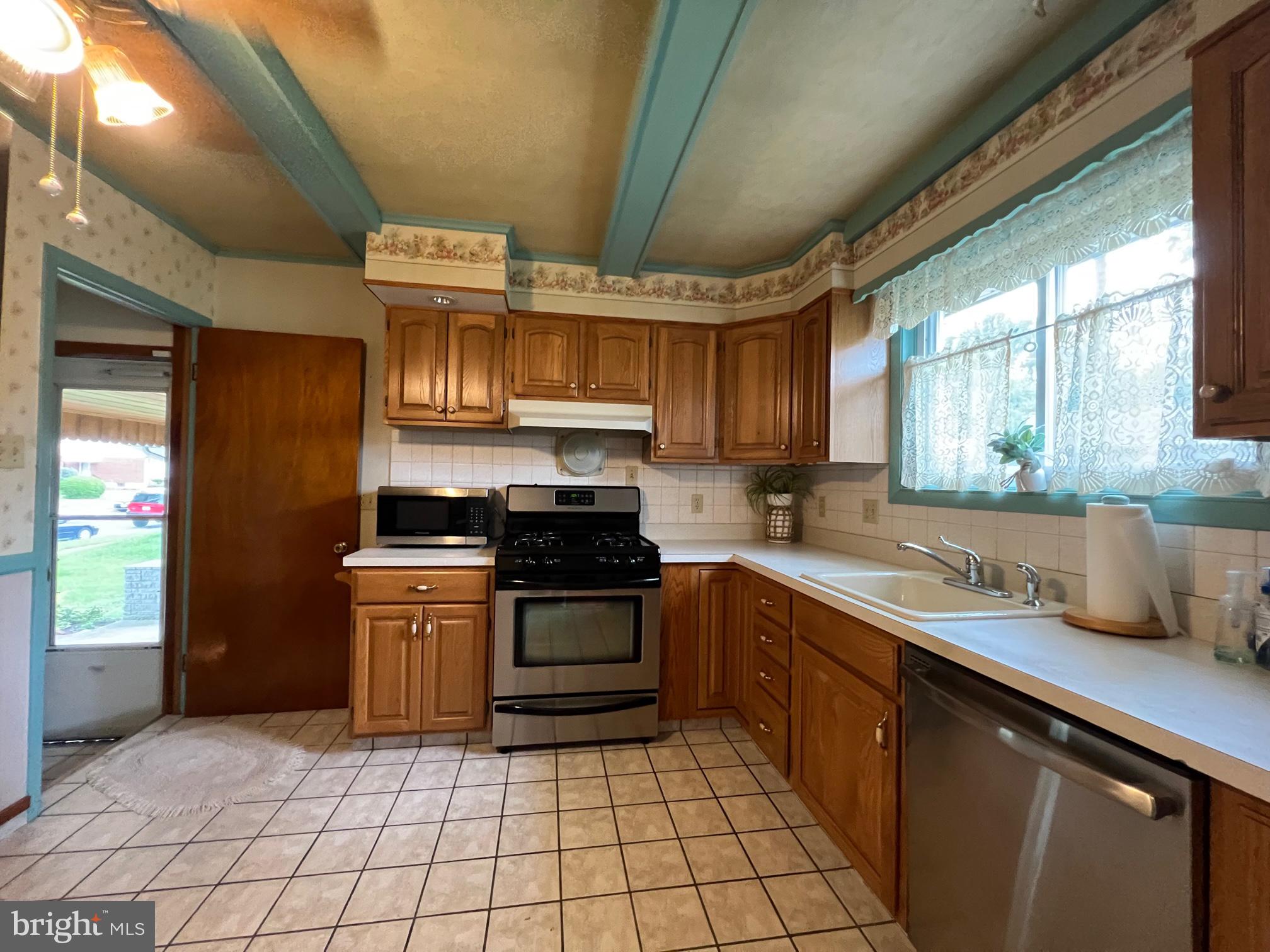 1809 Willann Road Rosedale, MD 21237 - Photo 4 of 32