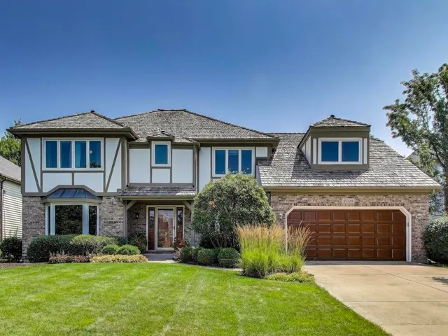 $875,000 | 2098 Fall Brook Drive, Naperville, IL 60565