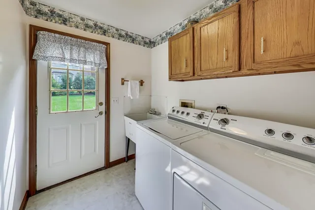 $875,000 | 2098 Fall Brook Drive, Naperville, IL 60565