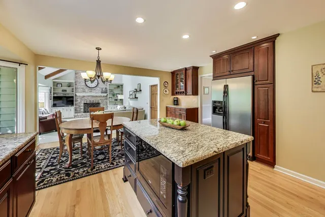 $875,000 | 2098 Fall Brook Drive, Naperville, IL 60565