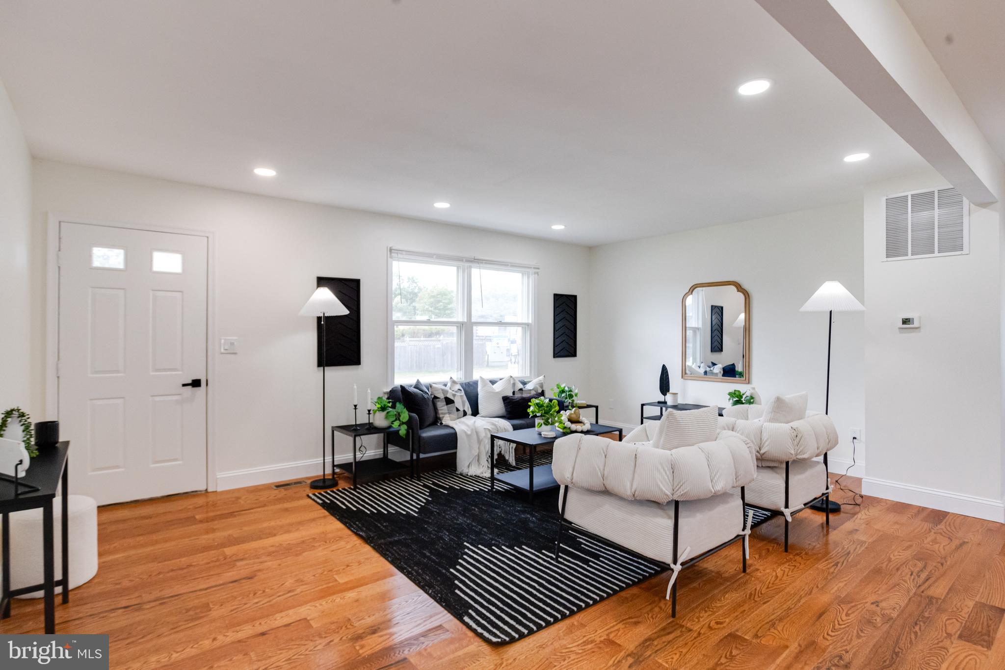 8041 Edgewater Avenue Rosedale, MD 21237 - Photo 8 of 38 a living room with furniture