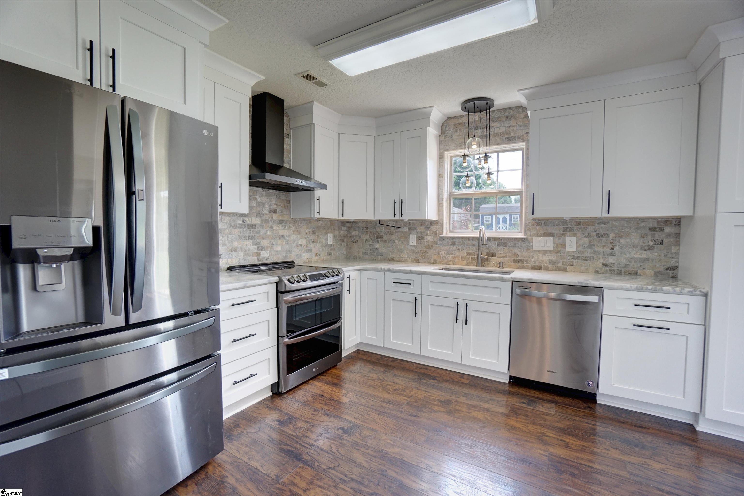 366 Bright Farm Road Duncan, SC 29334 - Photo 3 of 26