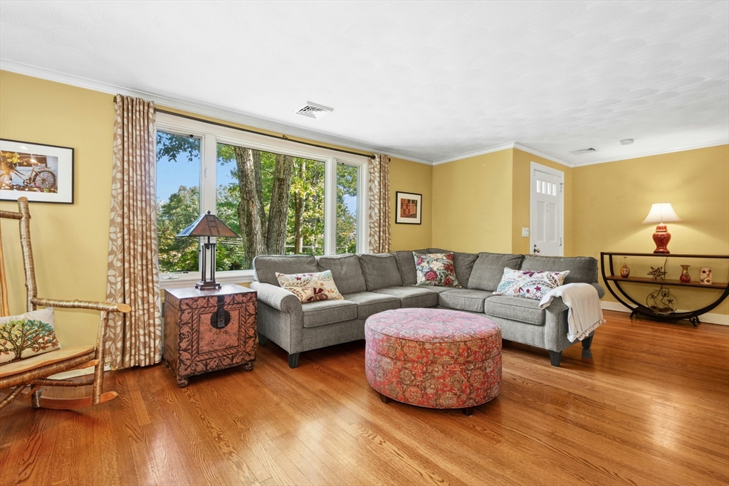 71 Brookside Road Needham, MA 02492 - Photo 4 of 34