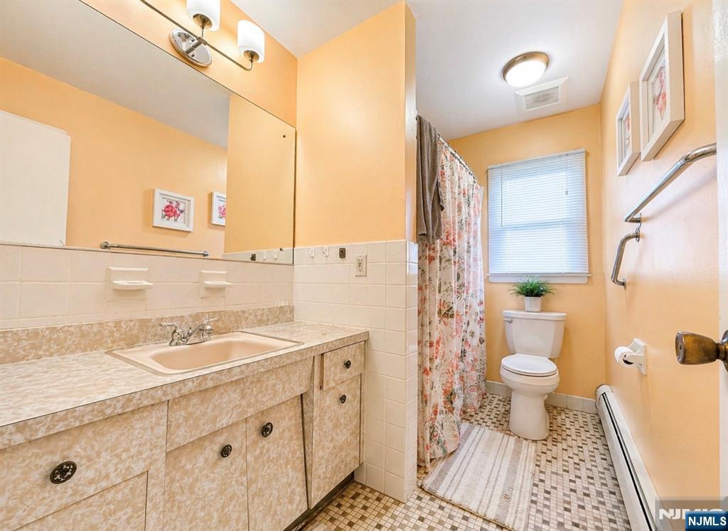 274 Seton Hall Drive Paramus, NJ 07652 - Photo 8 of 26