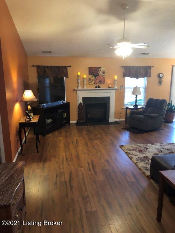 7810 Lariat Road Louisville, KY 40219 - Photo 4 of 20 IMG_2938