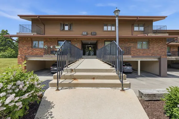 $189,900 | 4085 South 84th Street, Unit 7, Greenfield, WI 53228