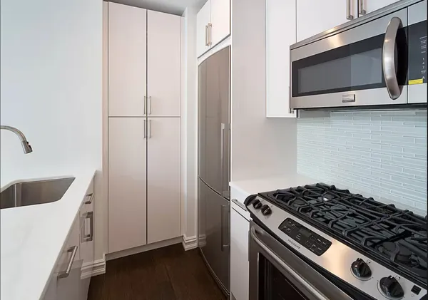 $5,000 | 212 East 47th Street, Unit 31H | Midtown East