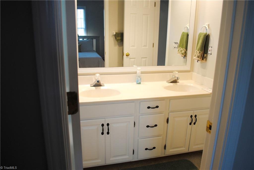 5418 Kingsbridge Road Winston-Salem, NC 27103 - Photo 14 of 30 Gallery Image 14