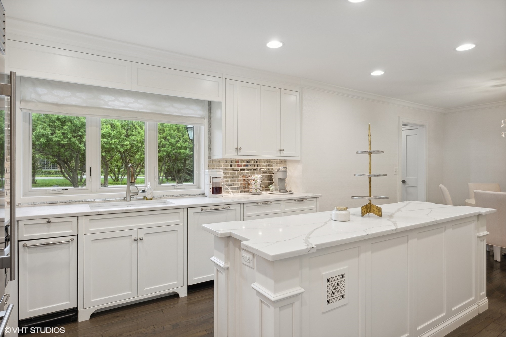 17 Meadowview Road Northfield, IL 60093 - Photo 13 of 50 a kitchen with a sink stove and cabinets