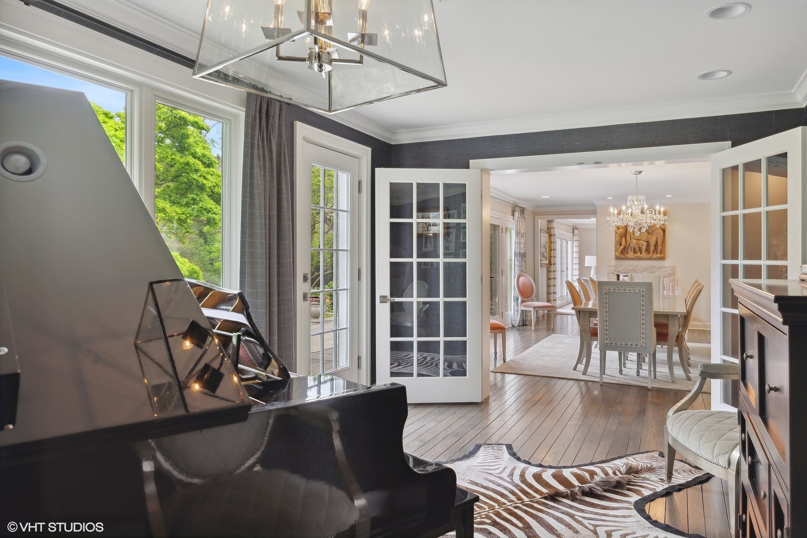 17 Meadowview Road Northfield, IL 60093 - Photo 25 of 50 a living room with furniture and a large window