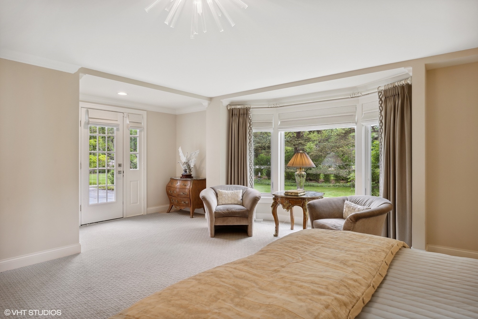 17 Meadowview Road Northfield, IL 60093 - Photo 28 of 50 a living room with furniture and a large window