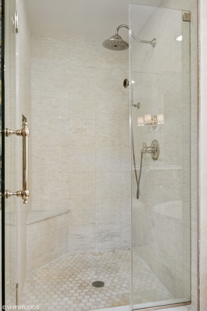 17 Meadowview Road Northfield, IL 60093 - Photo 32 of 50 a bathroom with a shower