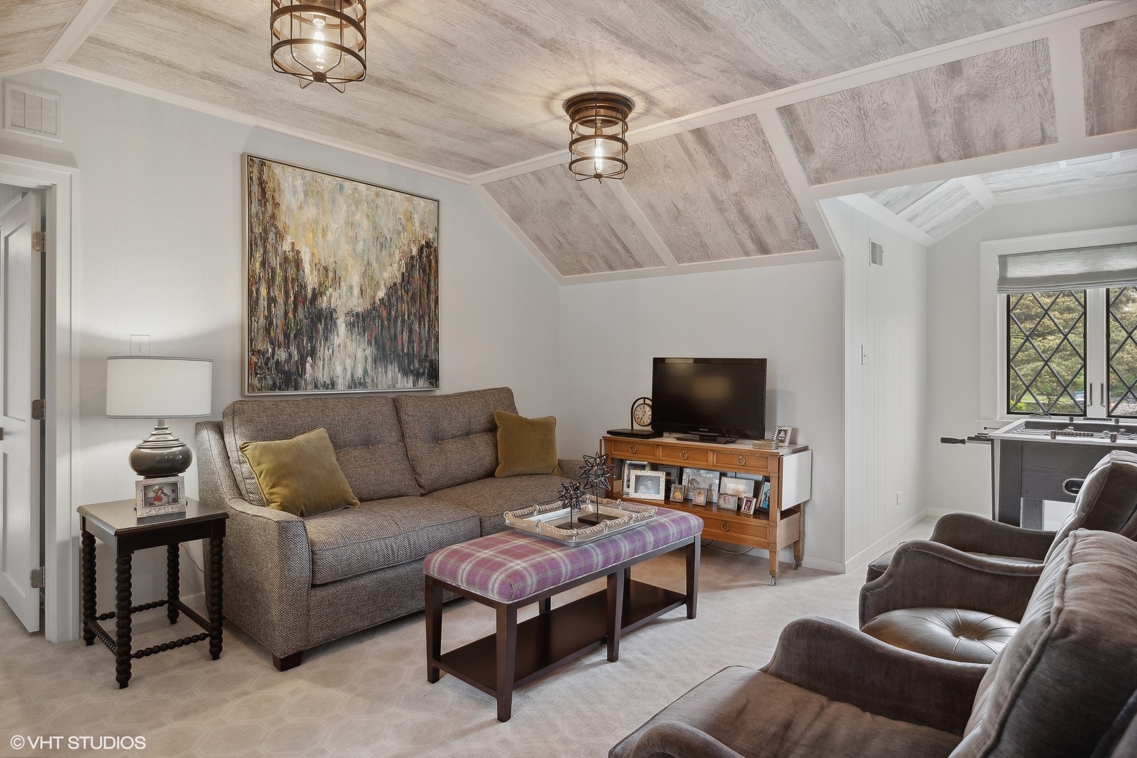 17 Meadowview Road Northfield, IL 60093 - Photo 39 of 50 a living room with furniture and a flat screen tv
