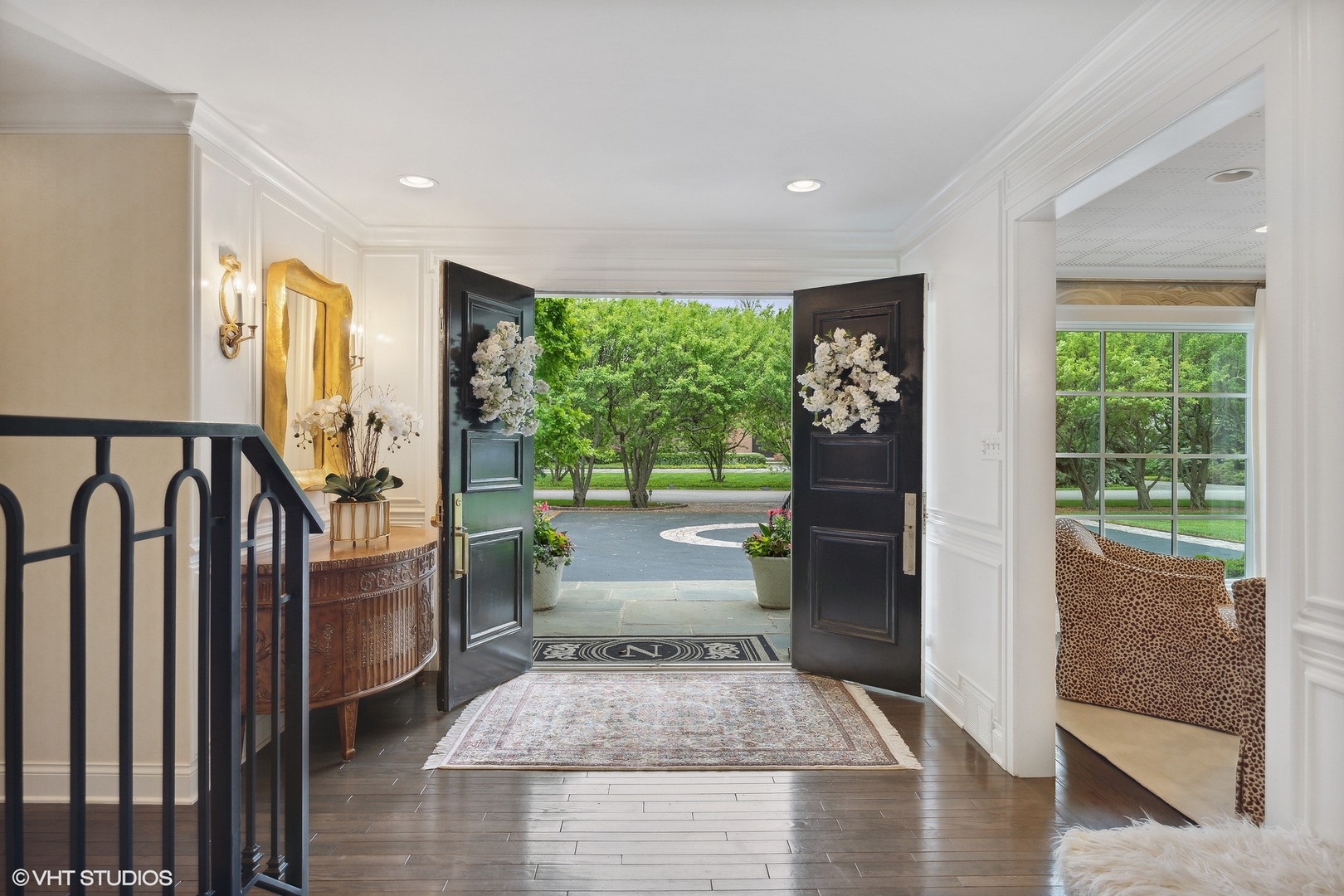 17 Meadowview Road Northfield, IL 60093 - Photo 5 of 50 a view of entryway with livingroom