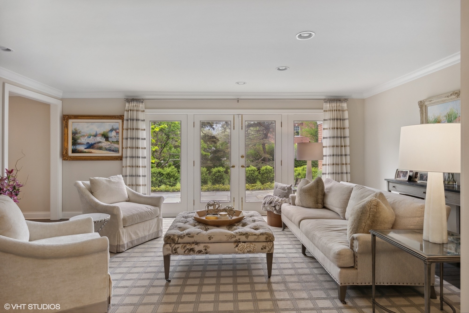 17 Meadowview Road Northfield, IL 60093 - Photo 8 of 50 a living room with furniture and a large window