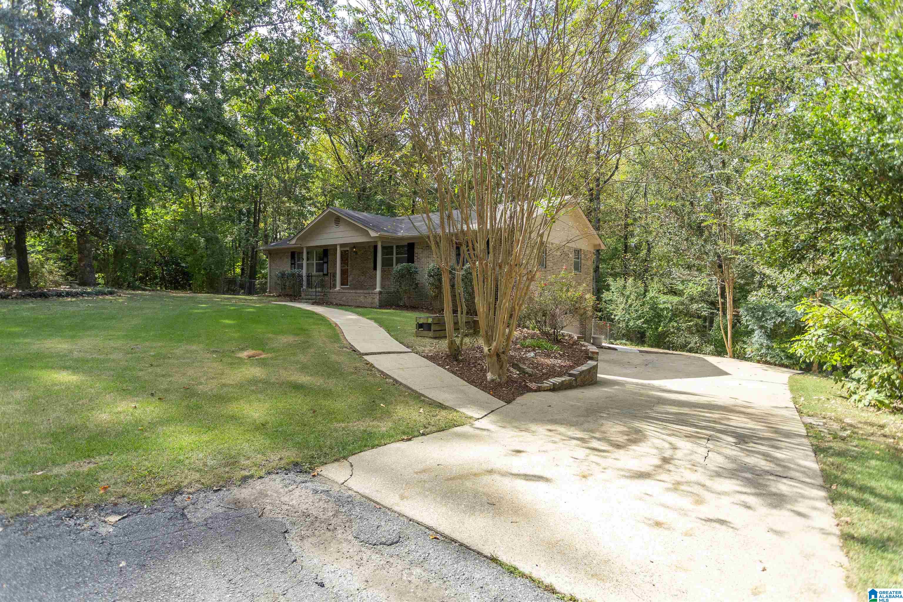 1904 Thornhill Road Fultondale, AL 35068 - Photo 3 of 47