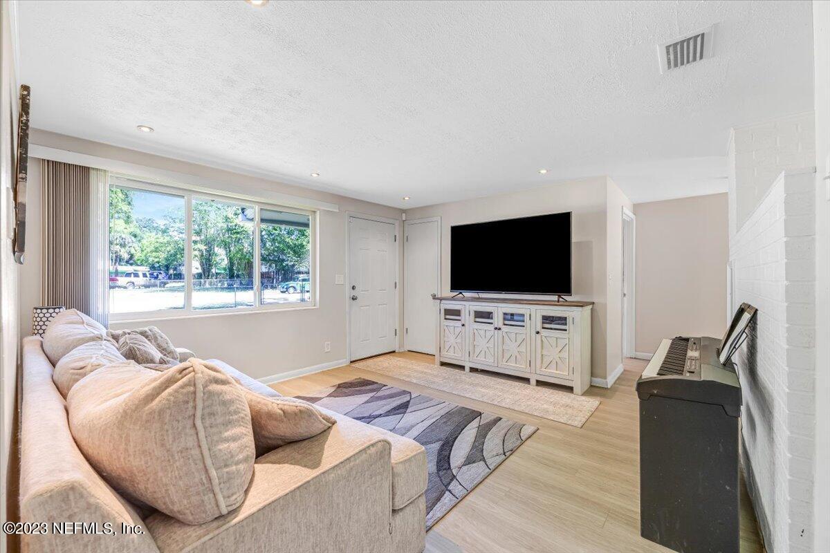 6528 Champlain Road Jacksonville, FL 32208 - Photo 4 of 22 08-Photo - 008