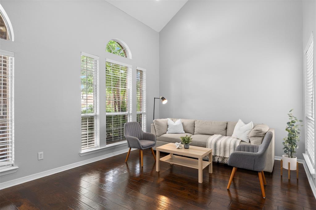 9446 Abbey Road Irving, TX 75063 - Photo 6 of 40