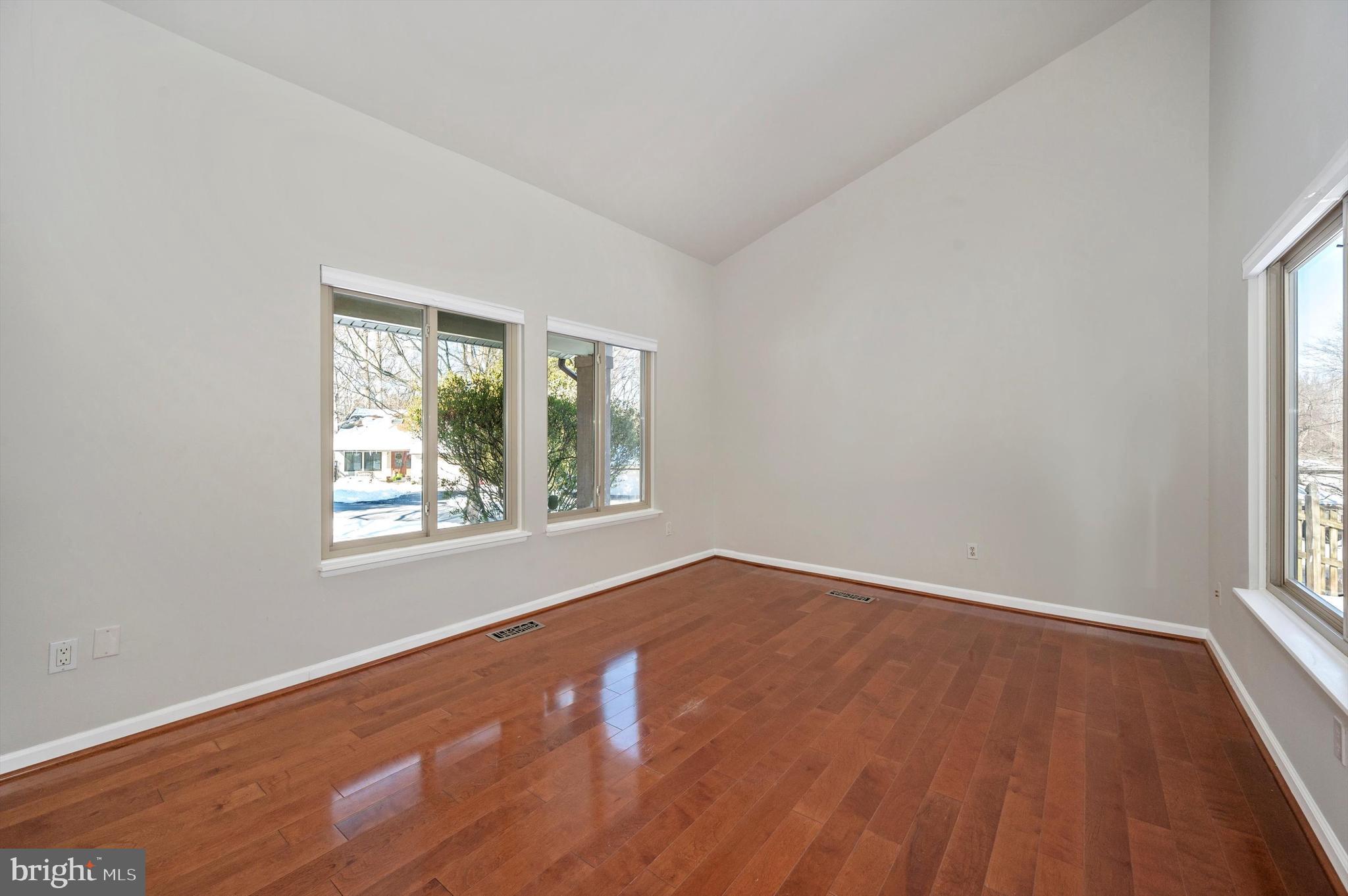 11617 Piney Lodge Road North Potomac, MD 20878 - Photo 5 of 39