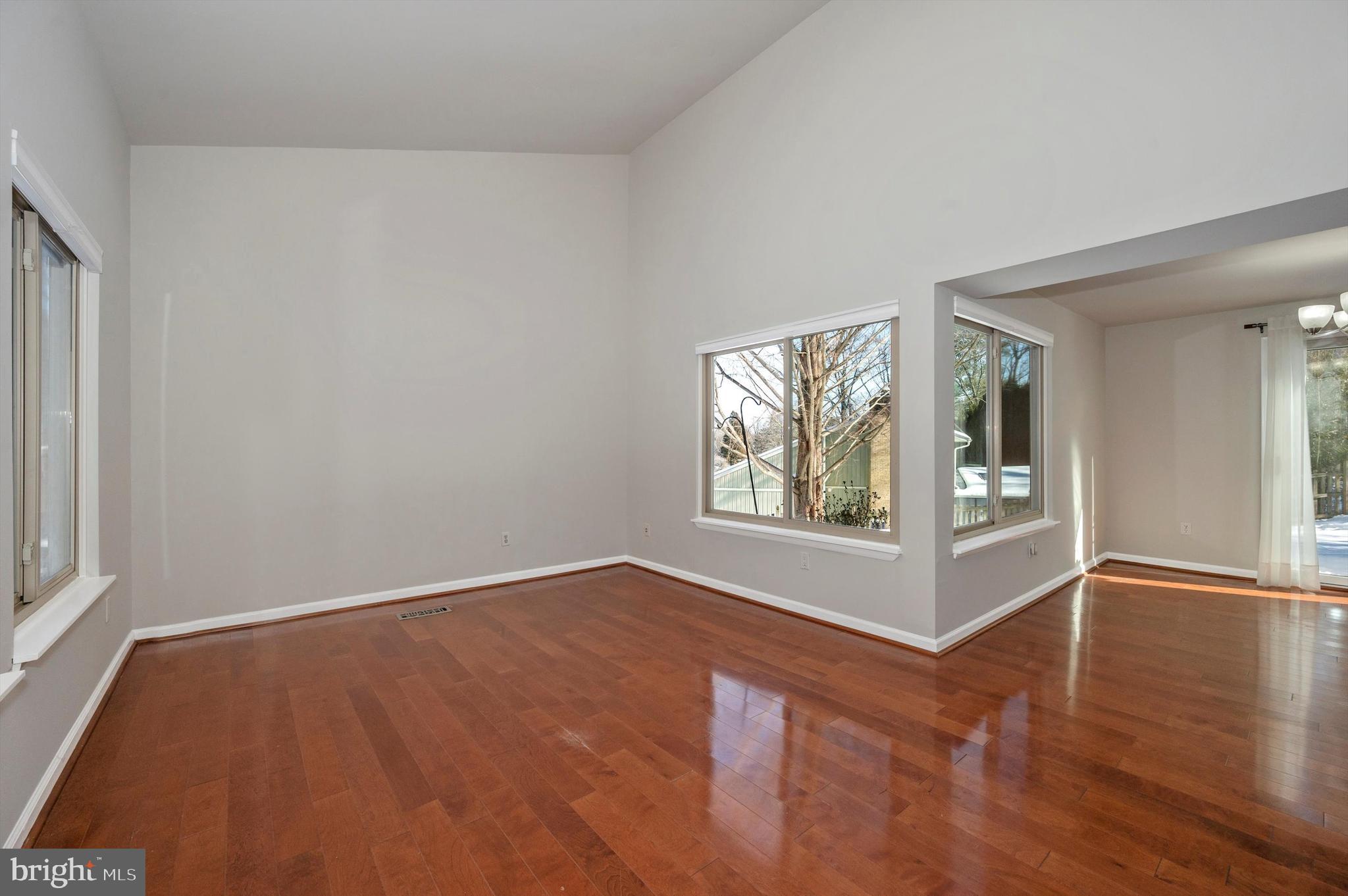 11617 Piney Lodge Road North Potomac, MD 20878 - Photo 7 of 39