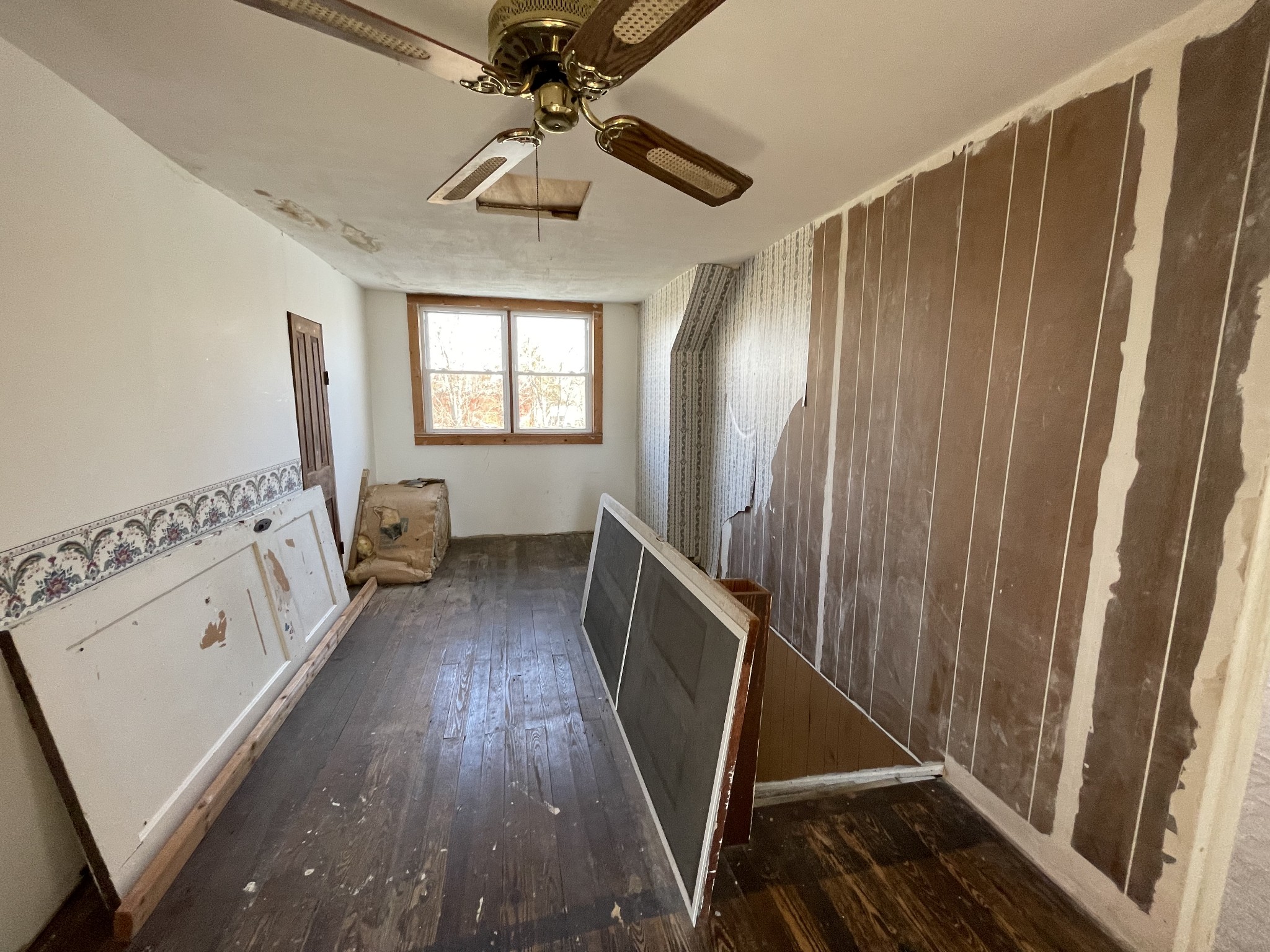 313 Smith Road Cornersville, TN 37047 - Photo 27 of 27 a view of a hallway with wooden floor and staircase