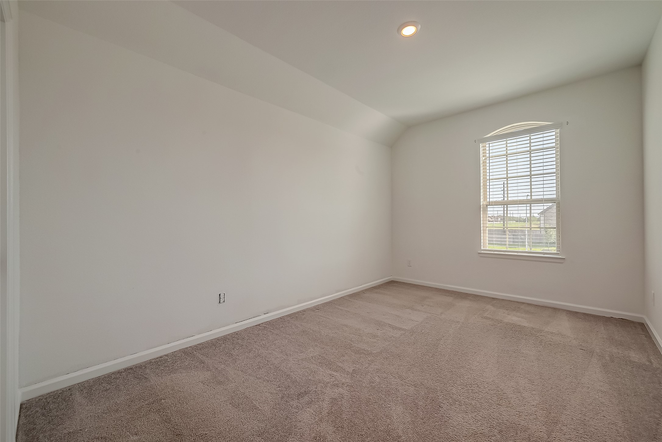 5010 Slate Prt Court Rosenberg, TX 77469 - Photo 20 of 39 an empty room with a window