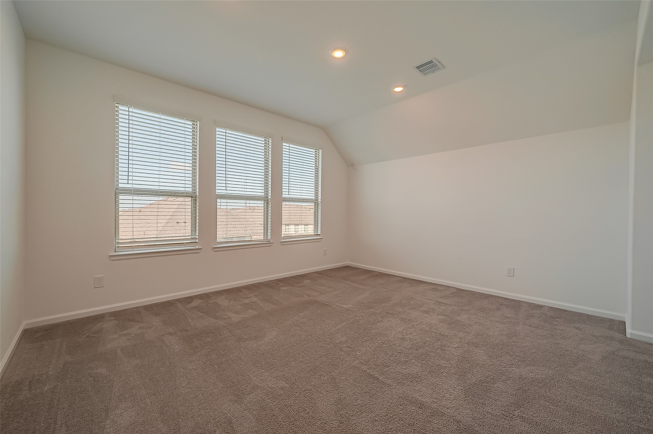 5010 Slate Prt Court Rosenberg, TX 77469 - Photo 24 of 39 an empty room with windows