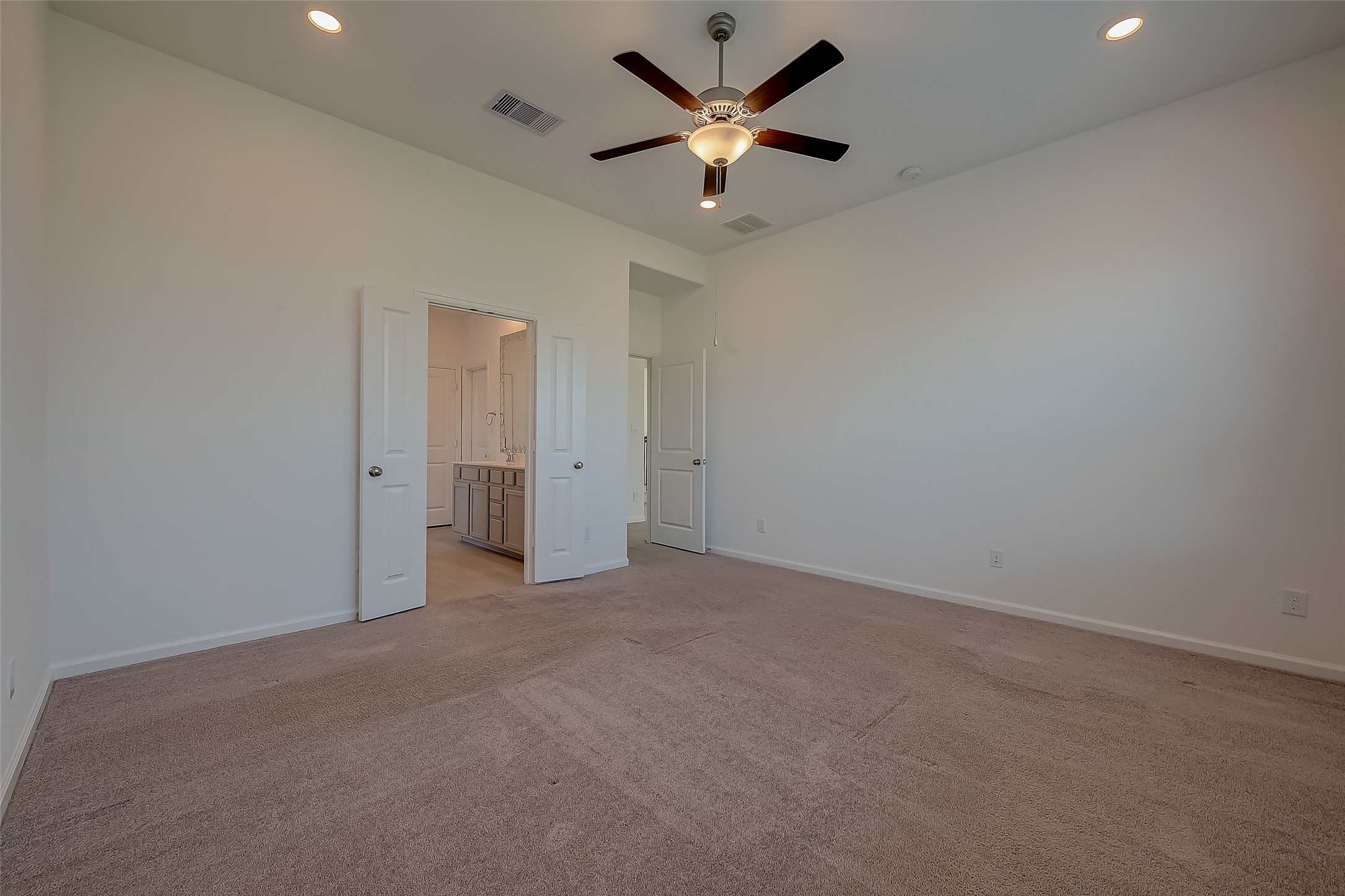 5010 Slate Prt Court Rosenberg, TX 77469 - Photo 27 of 39 an empty room with a ceiling fan and a window