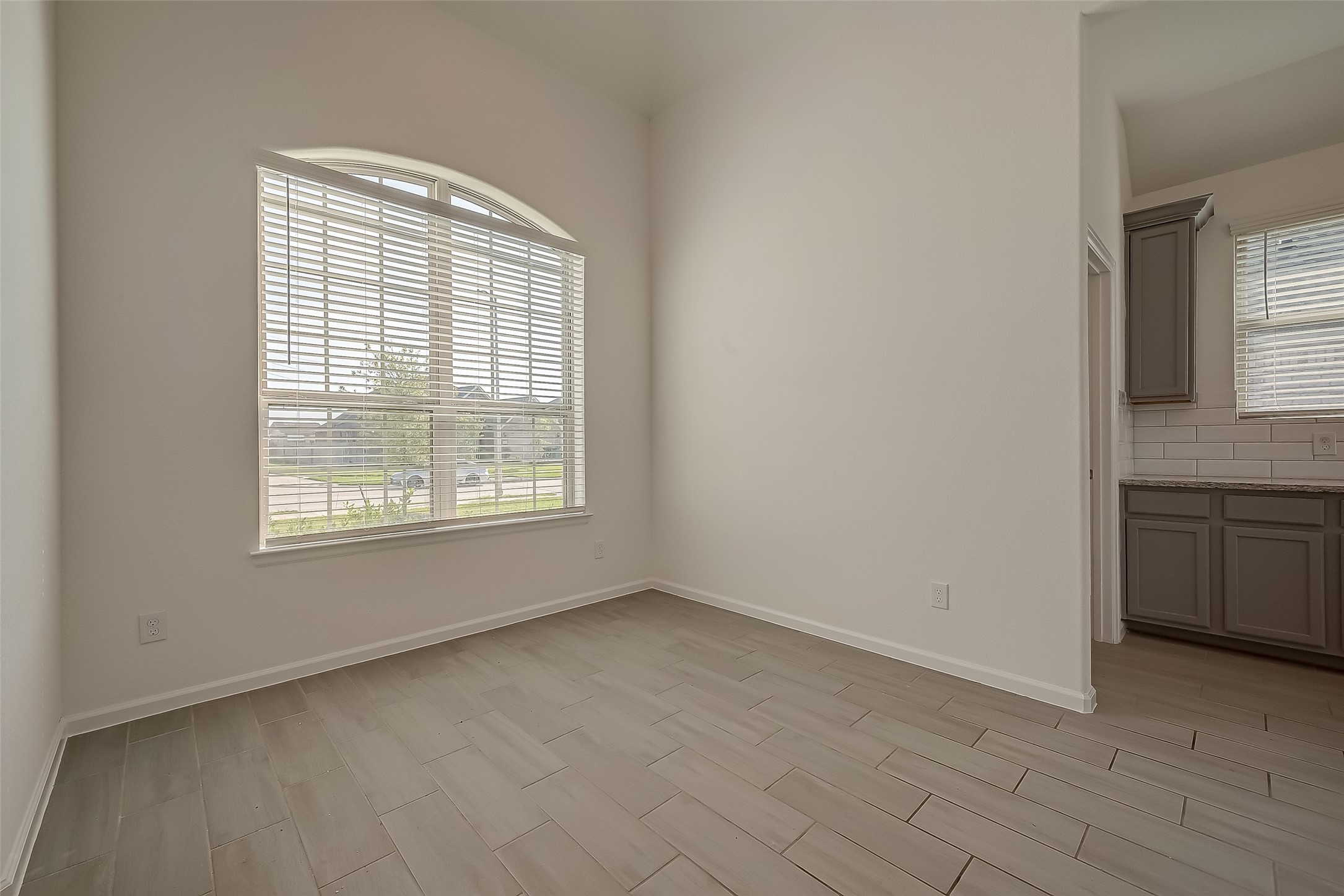 5010 Slate Prt Court Rosenberg, TX 77469 - Photo 6 of 39 a view of an empty room with a window