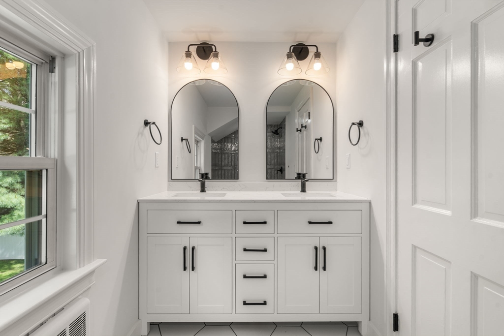 443 Great Plain Avenue Needham, MA 02492 - Photo 10 of 19