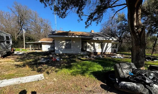 $69,400 | 406 South 2nd Street West, Tehuacana, TX 76686