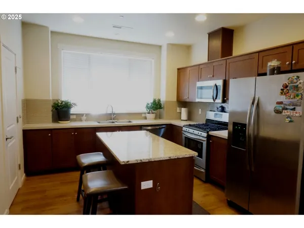 $359,900 | 188 Northeast 79th Avenue, Hillsboro, OR 97006