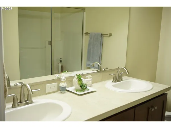 $359,900 | 188 Northeast 79th Avenue, Hillsboro, OR 97006