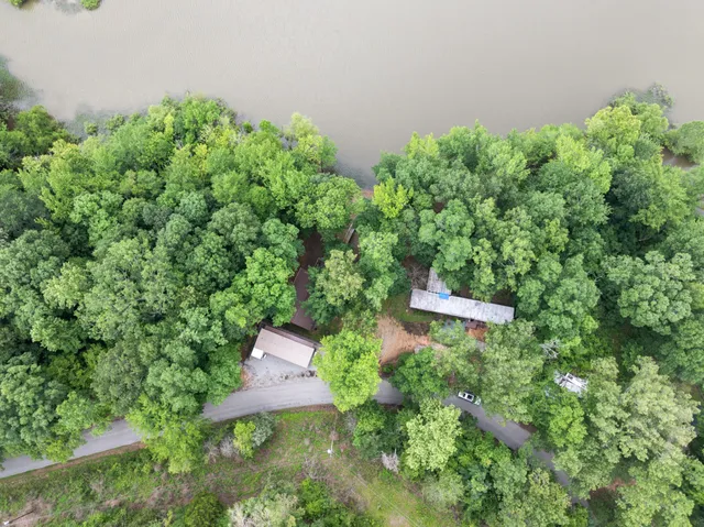 $459,900 | 4053 Deer Creek Road, Linden, TN 37096