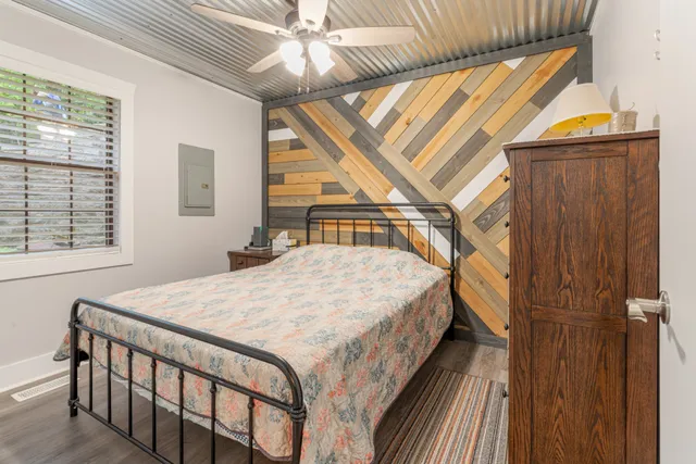 $459,900 | 4053 Deer Creek Road, Linden, TN 37096