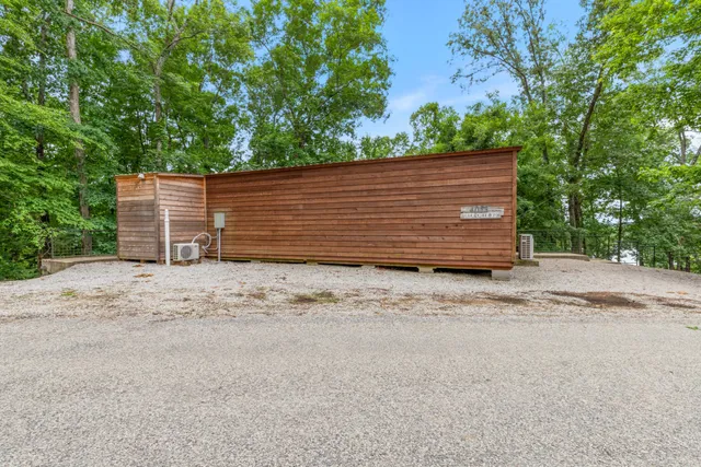 $459,900 | 4053 Deer Creek Road, Linden, TN 37096