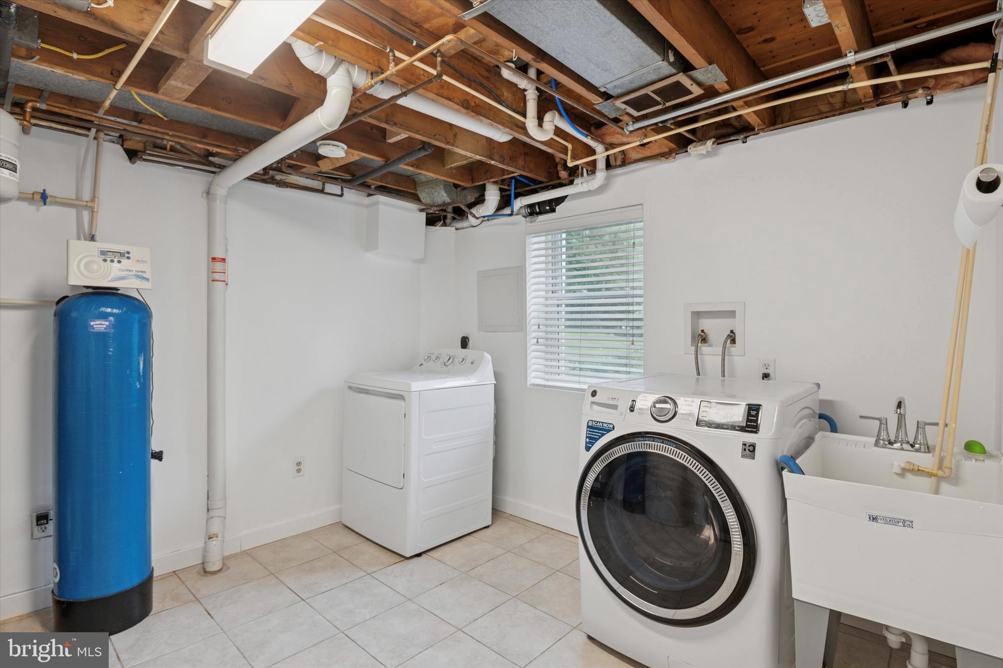 1393 Creek Road Cheyney, PA 19319 - Photo 28 of 45 Laundry room