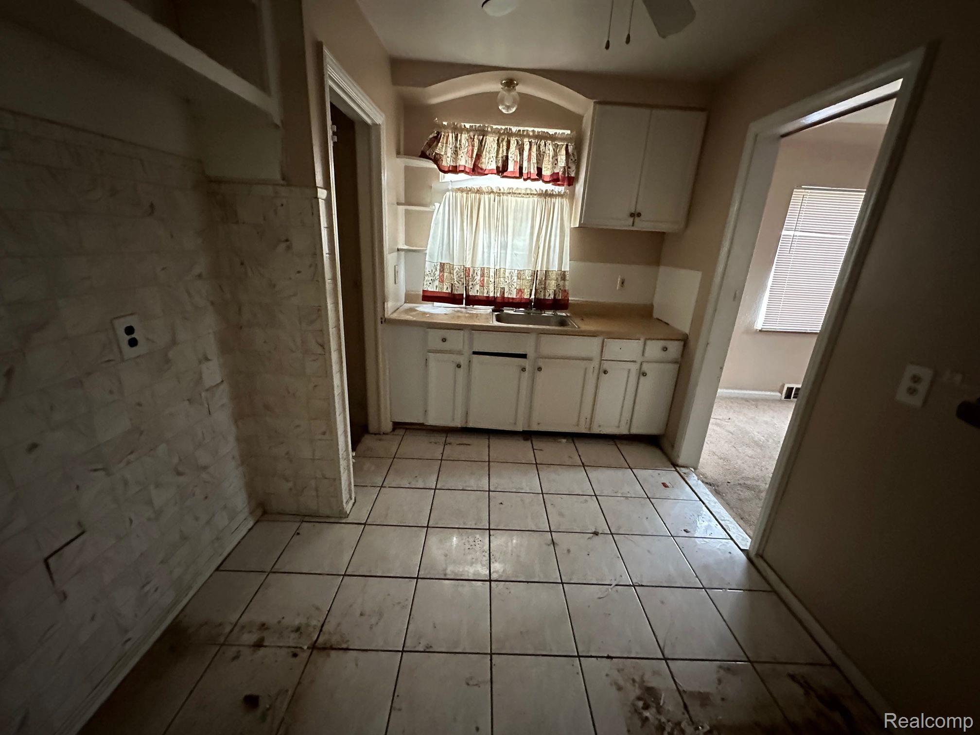 11100 Roxbury Street Detroit, MI 48224 - Photo 6 of 14 Gallery Image 6