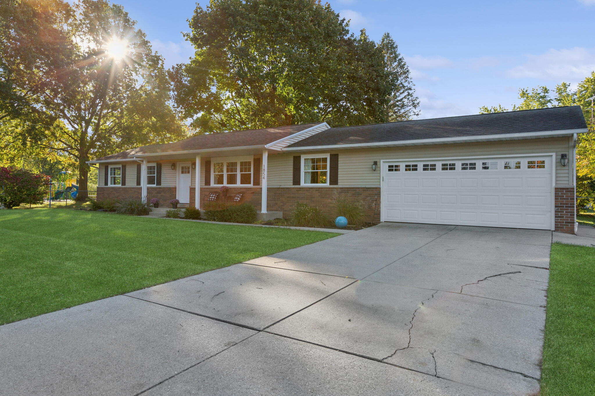 1854 Cranbrook Road St. Joseph, MI 49085 - Photo 17 of 19 Front Drive