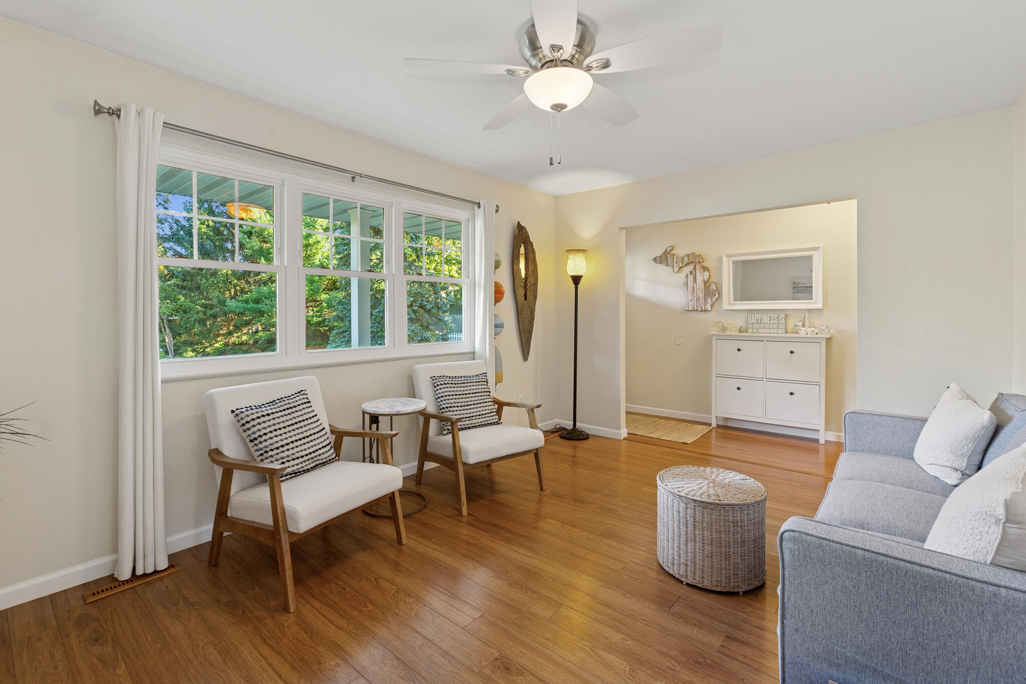 1854 Cranbrook Road St. Joseph, MI 49085 - Photo 6 of 19 Living Room