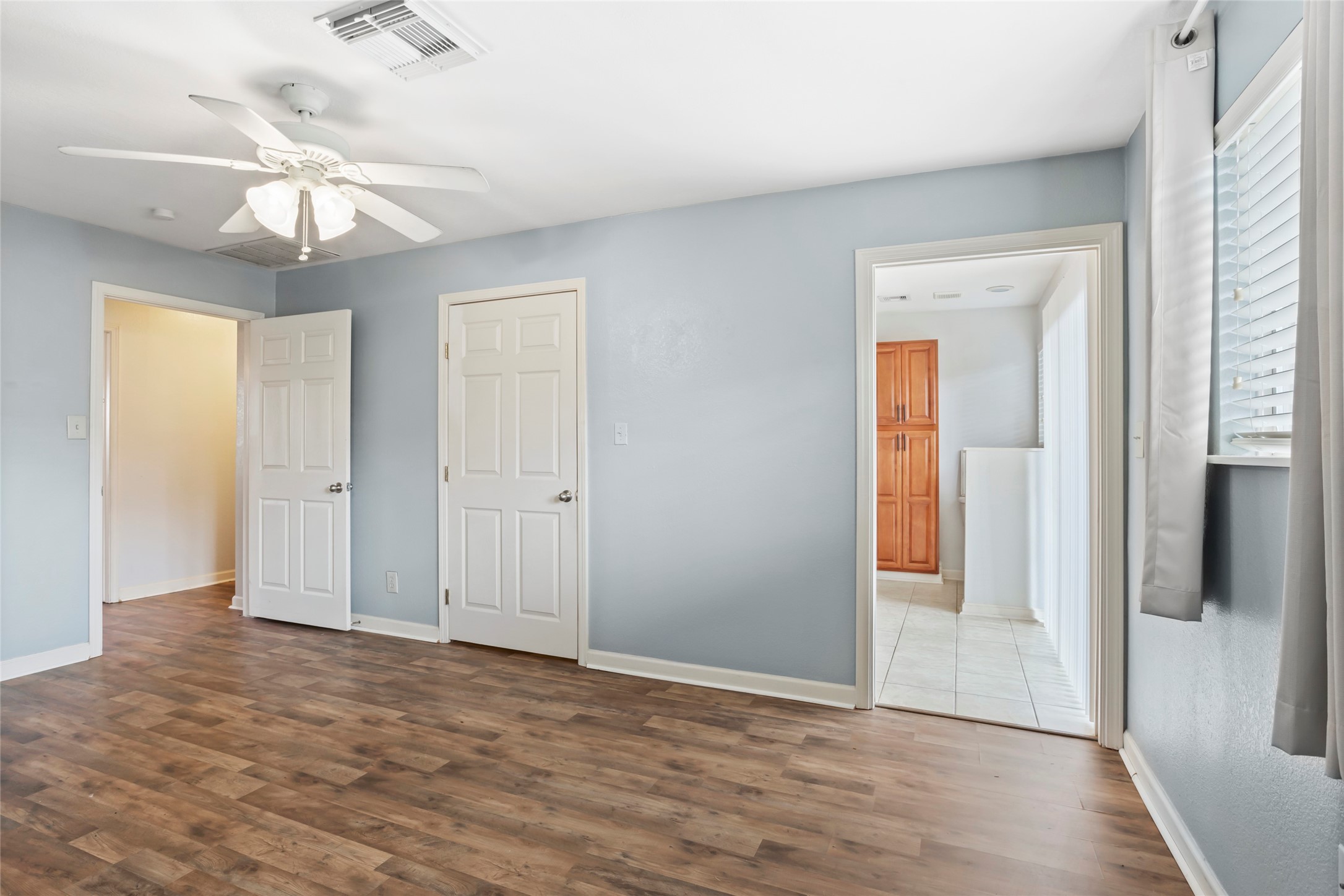 16 Harbor Lane Kemah, TX 77565 - Photo 17 of 31 a view of an empty room with wooden floor and a window