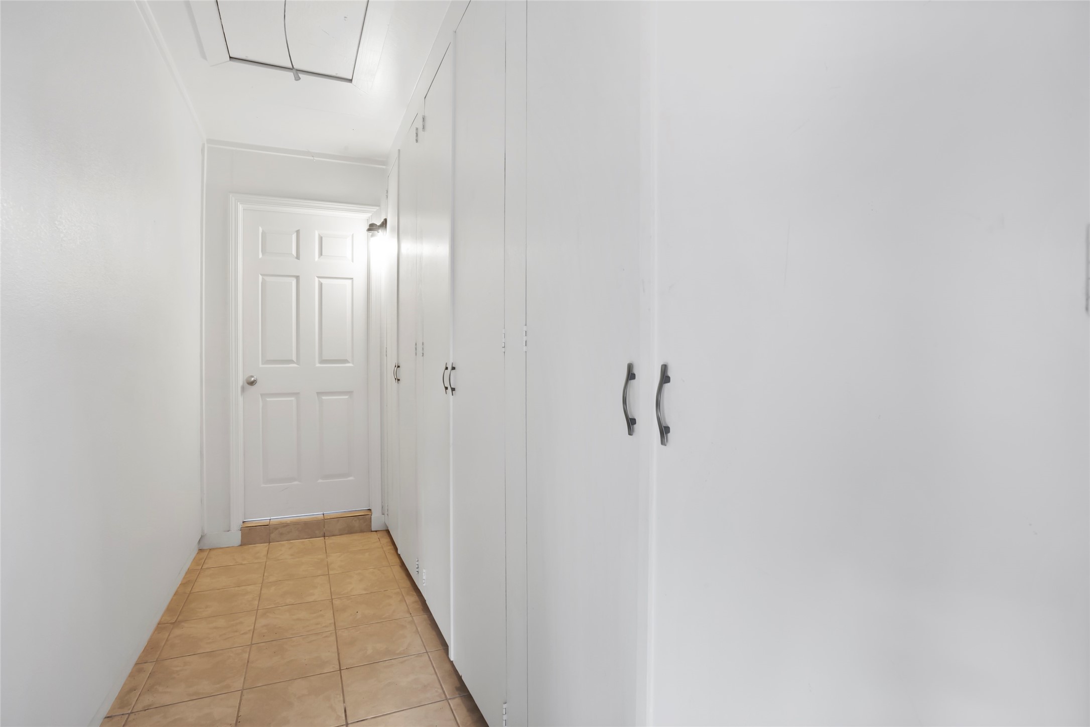 16 Harbor Lane Kemah, TX 77565 - Photo 25 of 31 a view of a bathroom from a hallway