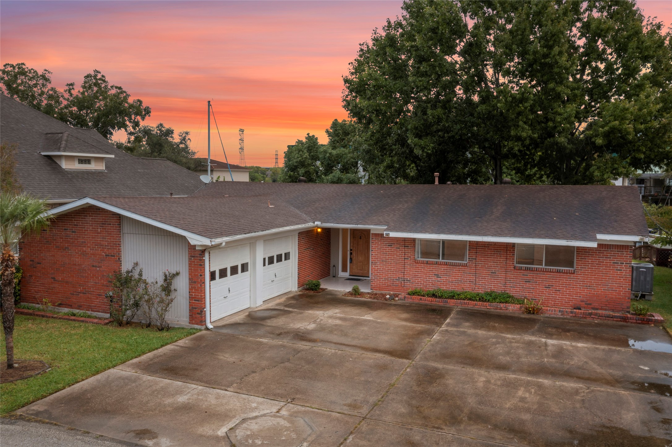 16 Harbor Lane Kemah, TX 77565 - Photo 4 of 31 a view of house with a yard